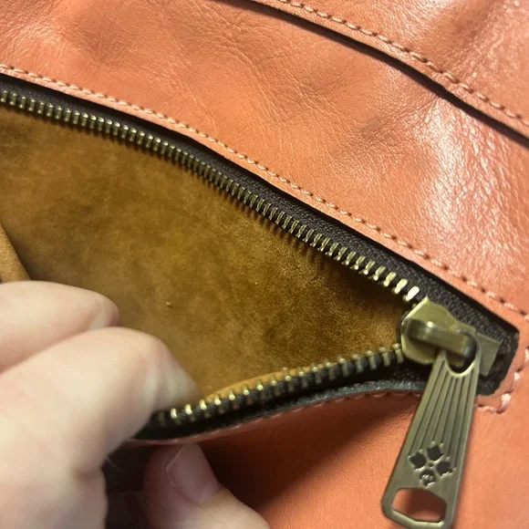 Elegant Tan Woven Leather Tote Bag - Picture 5 of 7